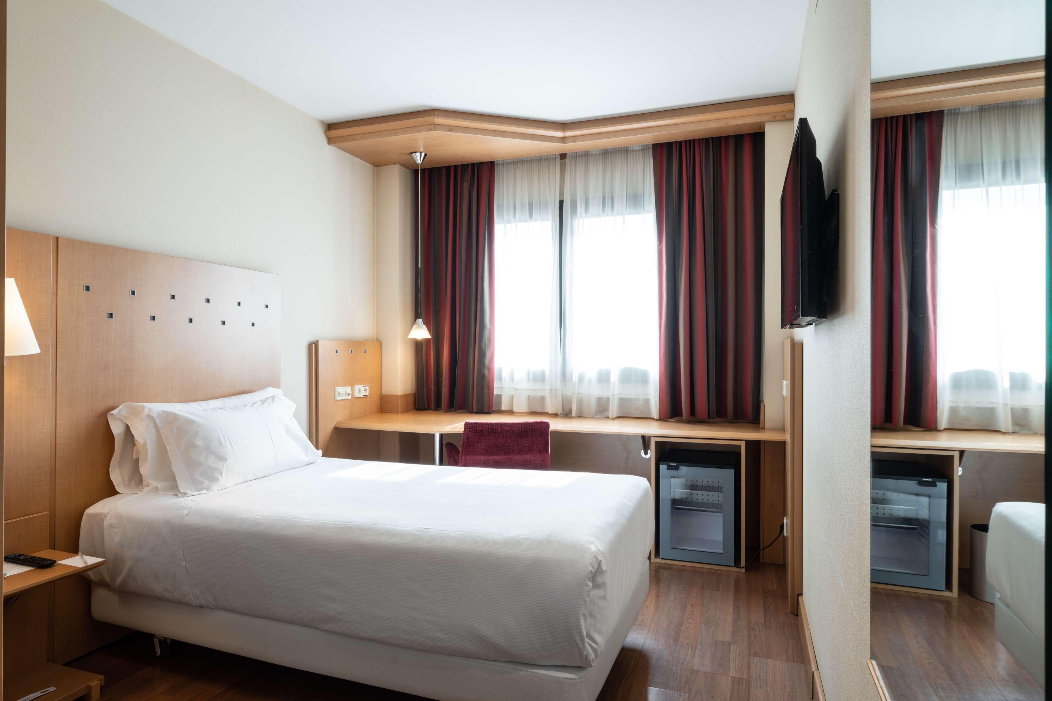 Hotel Catalonia La Maquinista 4*